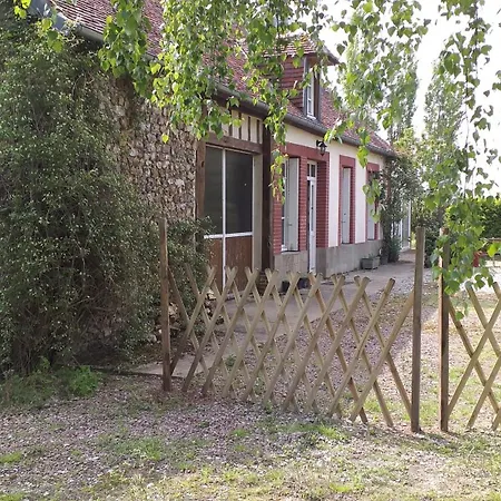 Quiet Spacious Semesterbostad Marnefer